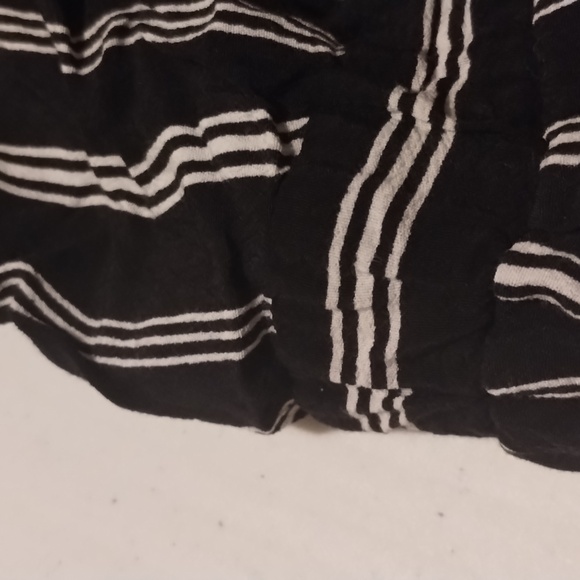 LOFT | Petite Striped Flutter Sleeve stripe with two sides pockets Romper Size S - Picture 13 of 14